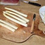 białe szparagi obrane