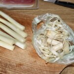 białe szparagi obrane