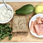 Tosty z łososiem wędzonym i awokado