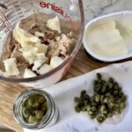 Tuńczykowa pasta do chleba z masłem i kaparami