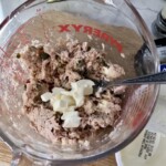 tuńczykowa pasta do chleba w trakcie przygotowania