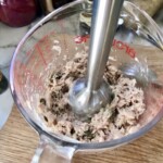 tuńczykowa pasta do chleba w trakcie przygotowania