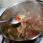 Udka z kurczaka duszone z papryką i pieczarkami