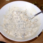 Wiedeńska sałatka śledziowa z jabłkiem i kaparami