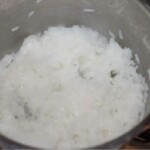 ugotowany ryż w garnku