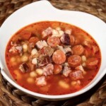 Zupa fasolowa na żeberkach wędzonych i kiełbasie