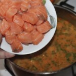 Zupa rybna z łososiem w tajskim stylu