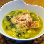 Zupa z cukinią i grzankami