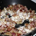 na patelni przygotowywana jest zasmażka