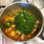 Bób z ziemniakami w pomidorach z ziołami