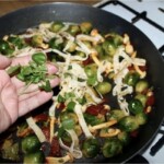 Brukselka z chorizo oraz z grzybami shimeji