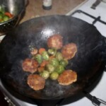 Brukselka z łososiem i kolendrą po azjatycku