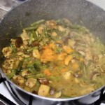 Gulasz drobiowy z pieczarkami i fasolką