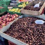 kasztany jadalne na stoisku na bazarze