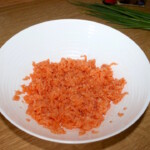 surowy mielony łosoś w misce