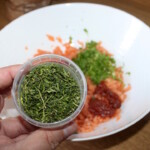 Kotleciki z łososia z pastą curry po tajsku