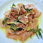 Łosoś wędzony z figami oliwą i musztardą