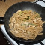 Makaron z indykiem cukinią i papryką