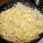 Makaron z łososiem wędzonym na śmietance