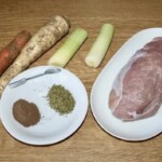 Pieczeń cielęca z rękawa podana w sosie warzywnym składniki