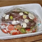 Pieczeń cielęca z rękawa podana w sosie warzywnym