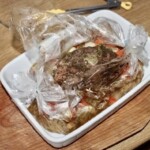 Pieczeń cielęca z rękawa podana w sosie warzywnym