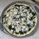 Pita ze szpinakiem ziołami i serem po grecku