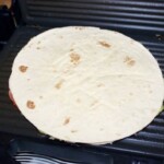 Quesadilla z łososiem wędzonym i awokado