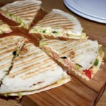 Quesadilla z łososiem wędzonym i awokado