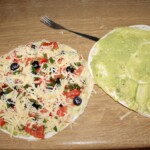 quesadilla z łososiem i awokado w trakcie przygotowania
