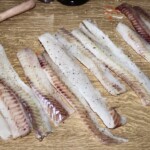 filety z mintaja na blacie kuchennym