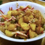 Pyszna sałatka ziemniaczana z sosem musztardowym