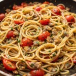 spaghetti w małżami po włosku na patelni