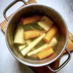 ugotowany wywar jarzynowy w garnku