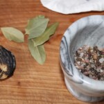 suche przyprawy w moździerzu