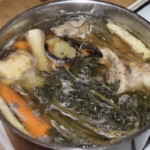 w garnku gotuje się rosół