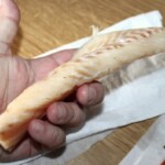 polędwiczka z dorsza w dłoni