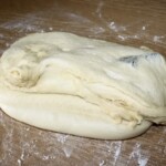 wyrośnięte ciasto drożdżowe