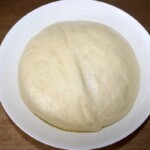 wyrośnięte ciasto drożdżowe