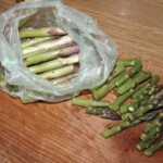 zielone szparagi w kuchni