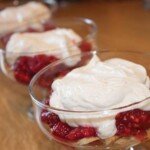 Deser malinowy na śmietance