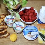 Deser z musem bananowym oraz truskawkami składniki