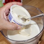 mascarpone w pojemniku plastikowym
