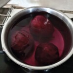 buraki w garnku we wodzie
