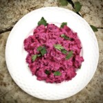 Grecka sałatka z burakami na gęstym jogurcie