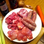 surowe mięso i wędliny na talerzu