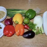 Halibut pieczony z fasolką oliwkami i kaparami składniki