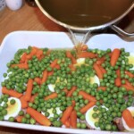 Karczek w galarecie z groszkiem i marchewką