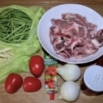 Kotlety cielęce z kostką duszone z fasolką