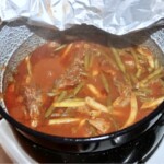 Kotlety cielęce z kostką duszone z fasolką